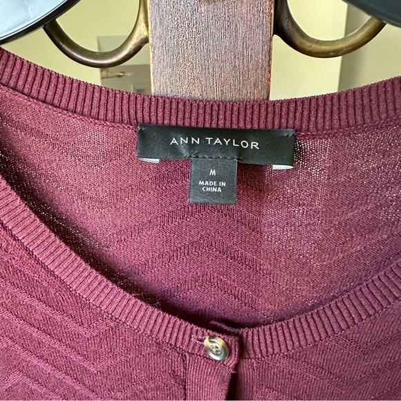 Ann Taylor Womens Cardigan Sweater Medium Wine Red Chevron Knit Button Front - Picture 2 of 3